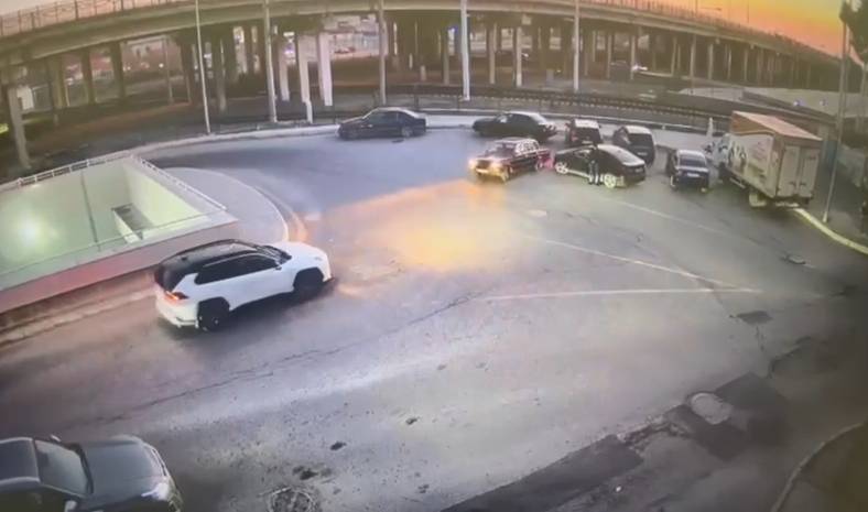 Bakıda “VAZ 2106” ilə avtoxuliqanlıq edən sürücü həbs edildi - VİDEO