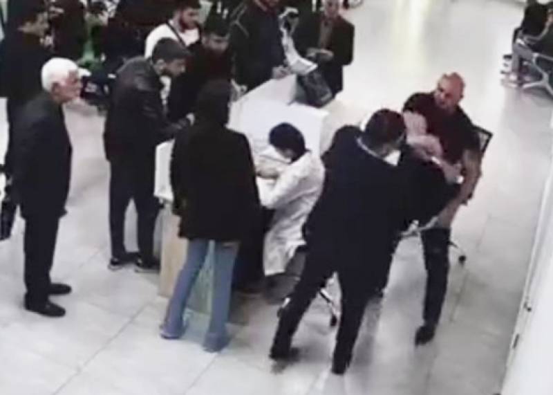 Məhkəmə qazinin çənəsini sındıran idmançı ilə bağlı qərar verdi