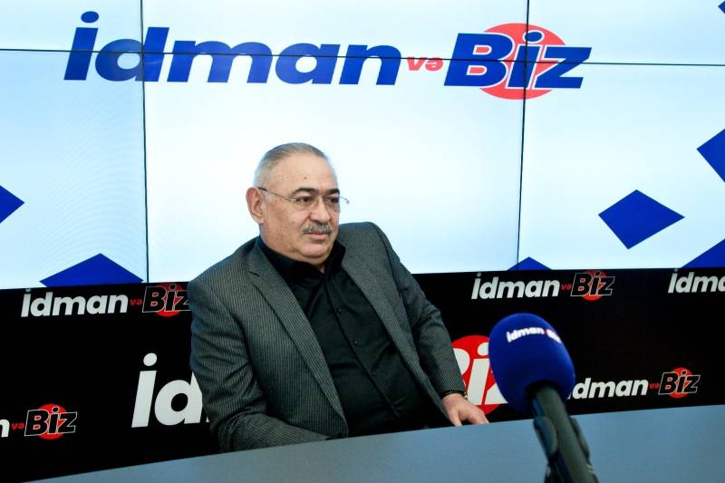 “Neftçi” baş məşqçisini mal daşıyan taksi ilə yola salıb - VİDEO