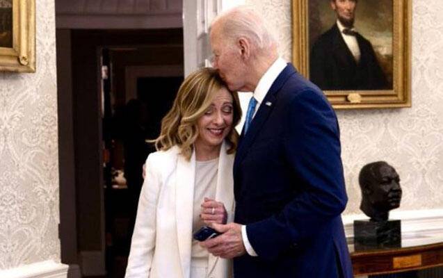 Baydenin onu öpməsi müzakirə edildi - VİDEO