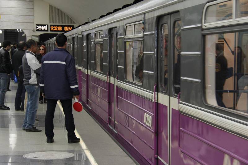 Metroda oğurluq edən kişi və qadın saxlanıldı