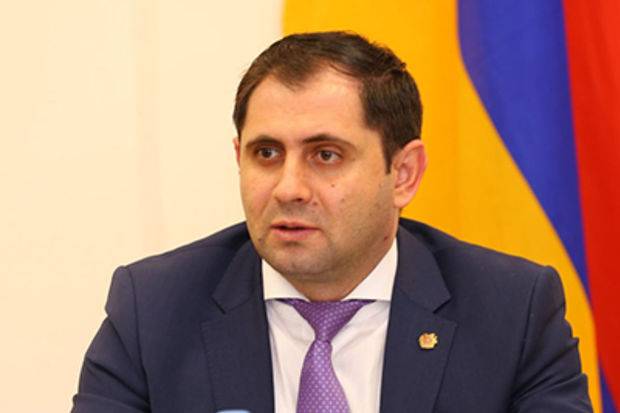 Ermənistanın müdafiə naziri İrana rəsmi səfərə getdi