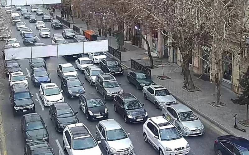 Bakının bir sıra yollarında tıxac var - SİYAHI
