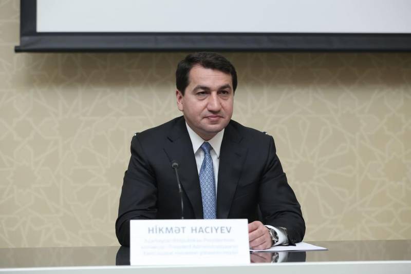 Hikmət Hacıyev Azərbaycan qadınlarını təbrik etdi - FOTO