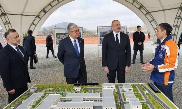 Prezidentlər xəstəxana layihəsi ilə tanış oldular - YENİLƏNDİ/FOTO
