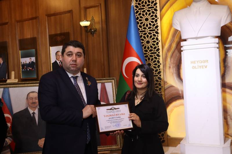 YAP Yasamal rayon təşkilatında “Qalib liderlə yeni zirvələrə doğru” adlı sərgi təşkil olundu - FOTOLAR