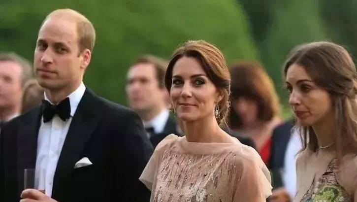 Kral ailəsində xəyanət qalmaqalları getdikcə artır