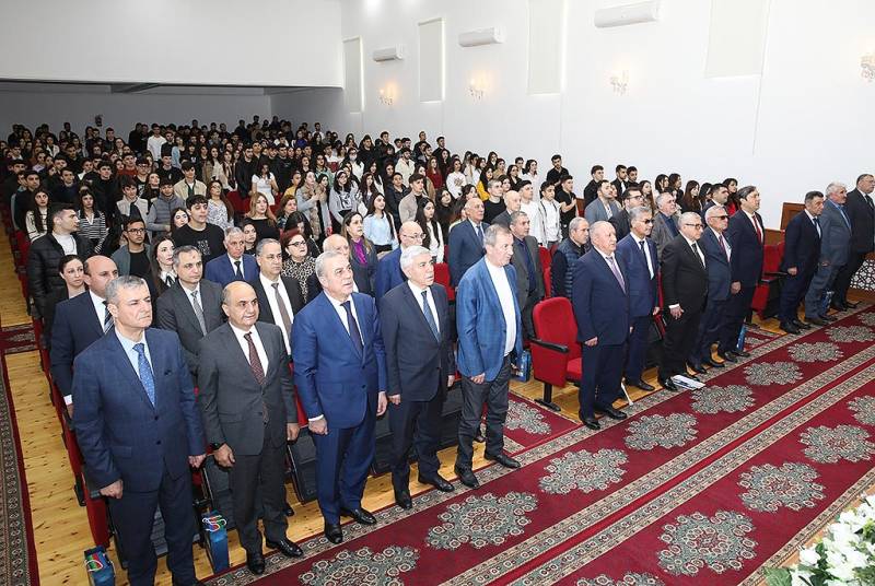 Əmək və Sosial Münasibətlər Akademiyasında kitab təqdimatı oldu - FOTOLAR