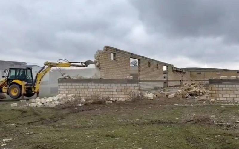 Qubada qanunsuz tikili söküldü - VİDEO