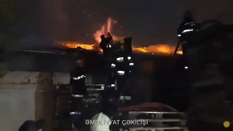Zabrat qəsəbəsi ərazisində market yandı - VİDEO