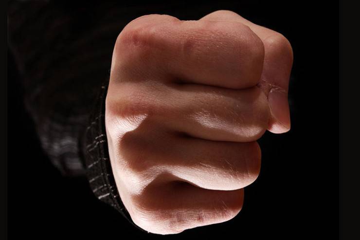 Getmək istəməyən qonağı döyüb öldürdü