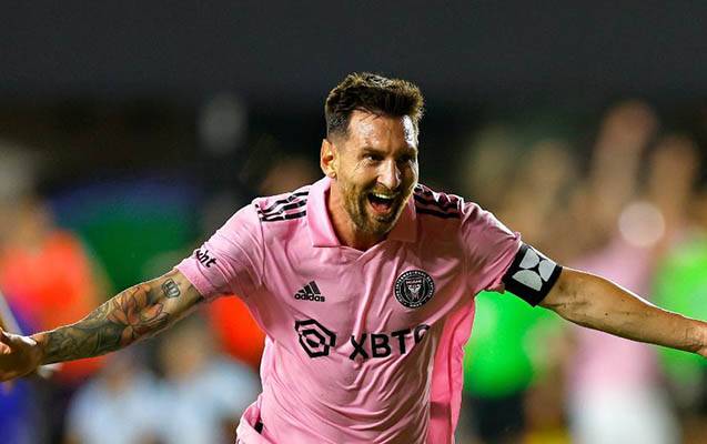 Lionel Messi zədələndi