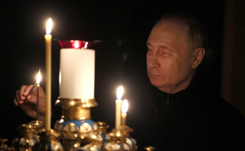 Putin qurbanların xatirəsinə şam yandırdı 