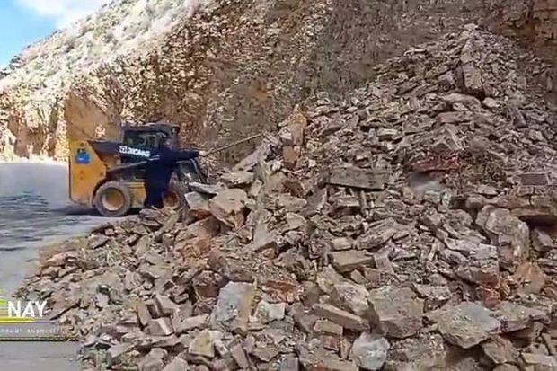 Naxçıvanda avtomobil yolunda uçqun olub - VİDEO