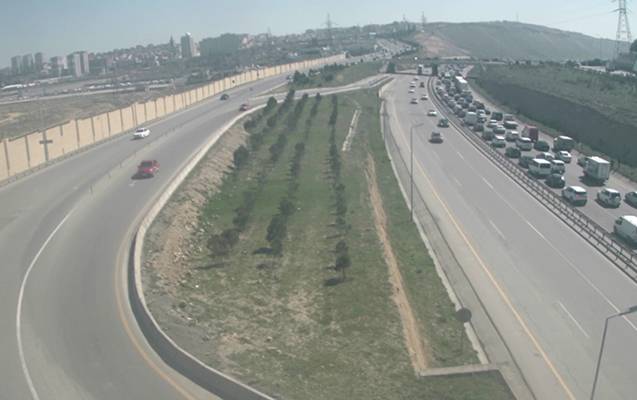 Dairəvi yoldakı qəza tıxac yaratdı