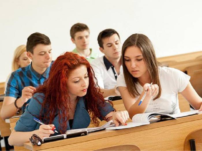 Bu ölkədə tələbələr kopya çəkməsin deyə bunu etdilər - FOTO