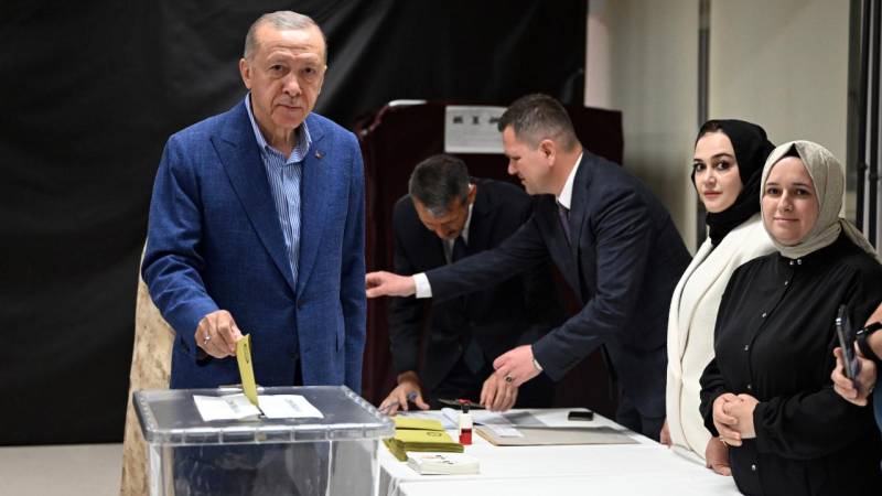 Ərdoğan bələdiyyə seçkilərində səs verdi