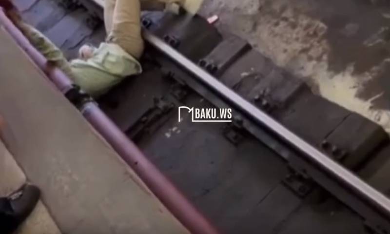 Bakı metrosunda qorxulu anlar: Gənc oğlan... - VİDEO