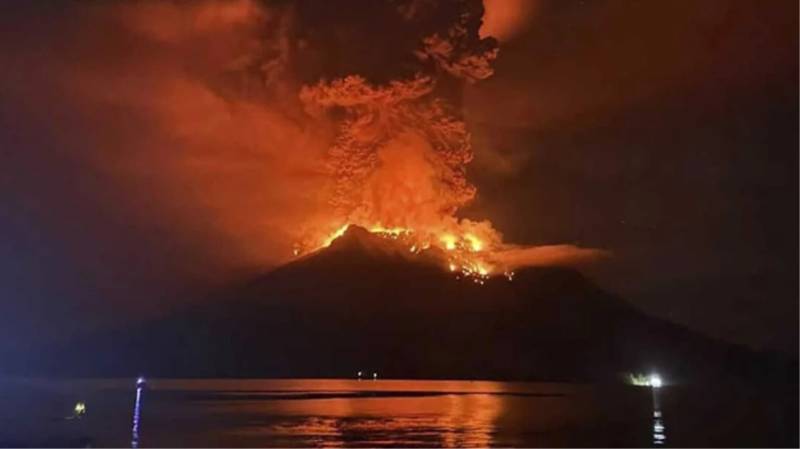 İndoneziyada vulkan fəlakəti -  12 min insan təxliyə ediləcək 