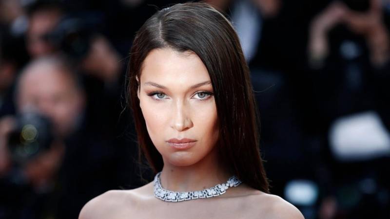 Modelliyə ara verən Bella Hadid: “İlk dəfədi saxta üz taxmıram”