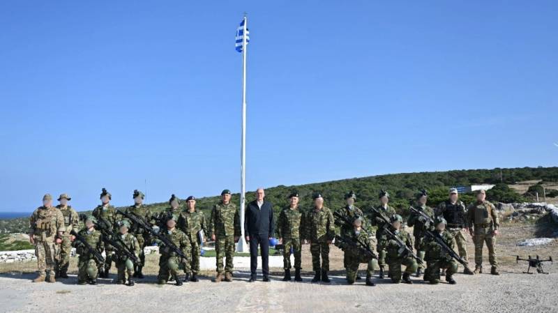 Yunan nazirdən təxribat: Mübahisəli adalara silahlı səfər