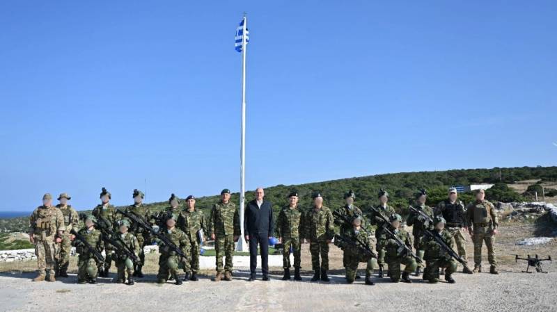 Yunan nazirdən təxribat:  Mübahisəli adalara silahlı səfər 