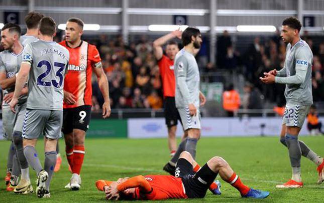 Premyer Liqanı tərk etdilər