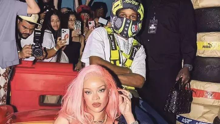 Ayaqqabıları ilə uyğun olsun deyə saçlarını rənglədi - FOTO