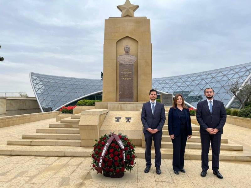 İsrail XİN-in siyasi direktoru Həzi Aslanovun abidəsini ziyarət etdi - FOTO