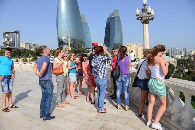 Azərbaycana gələn turistlər daha çox nədən narazıdırlar? - VİDEO