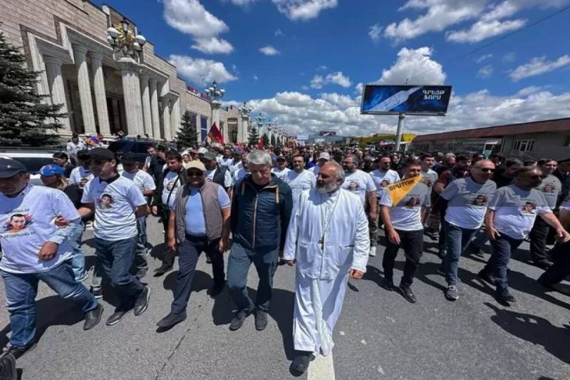 \"Vətən naminə Tavuş\" hərəkatının iştirakçıları İrəvana çatıblar