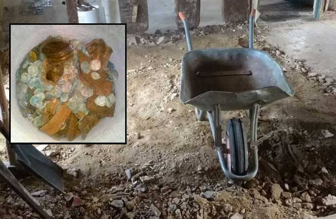 Təmir edərkən xəzinə tapdı - Döşəmənin altından minlərlə qızıl sikkə tapıldı