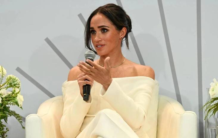 Nigeriyaya gedən Meqanın geyimi tənqid olundu - Fotolar