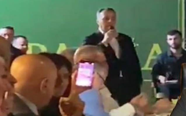 Azərbaycanlı deputat ziyafətdə mahnı oxudu - VİDEO
