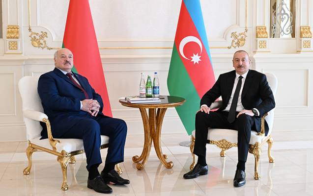 Prezidentlərin təkbətək görüşü keçirilir - FOTO