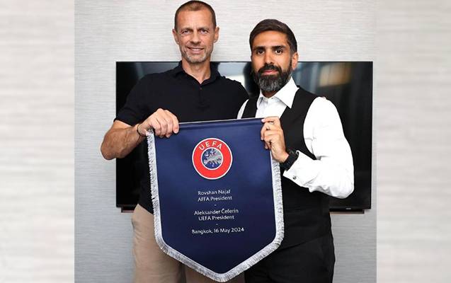 Rövşən Nəcəf UEFA prezidenti ilə görüşdü