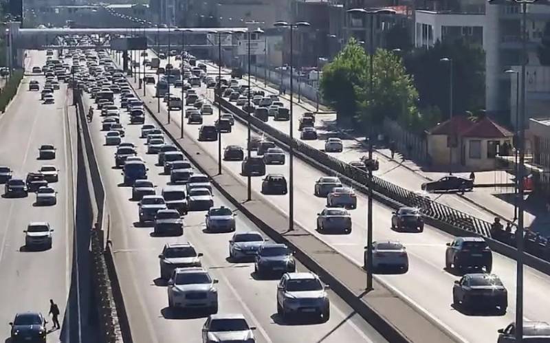 Bakının bir sıra yollarında tıxac var - SİYAHI