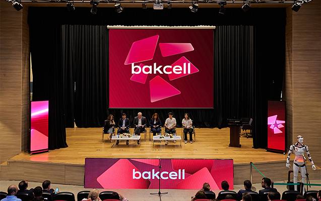 “Bakcell”in Baş İcraçı Direktoru Müasir Təhsil Kompleksinin şagirdləri ilə görüşdü - FOTOLAR