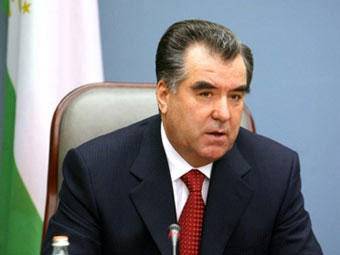 Emoməli Rəhmon Azərbaycana gəldi 