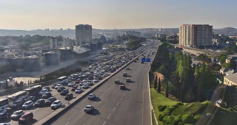 14 əsas yolda tıxac var - SİYAHI