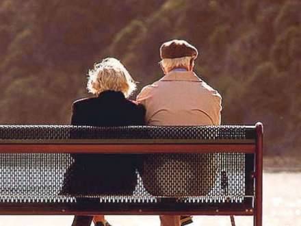 Bu ölkədə yaşı 100-dən çox olan cütlük evləndi - FOTO