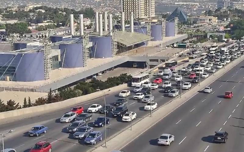 Bakının bəzi yollarında tıxac var - SİYAHI