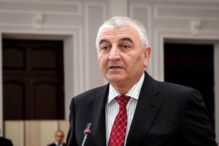 Məzahir Pənahov ən yaşlı qadın və kişi seçicini ELAN ETDİ