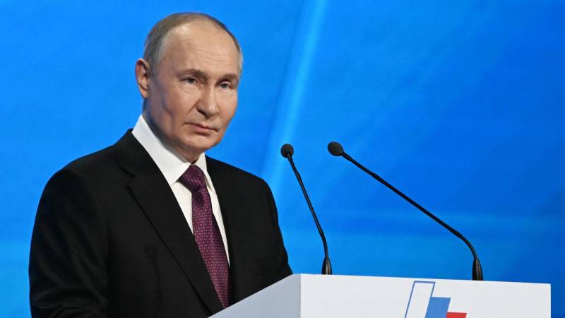 \"Ukraynada yeganə legitim hakimiyyət parlament və Ali Radanın spikeridir\" - Putin