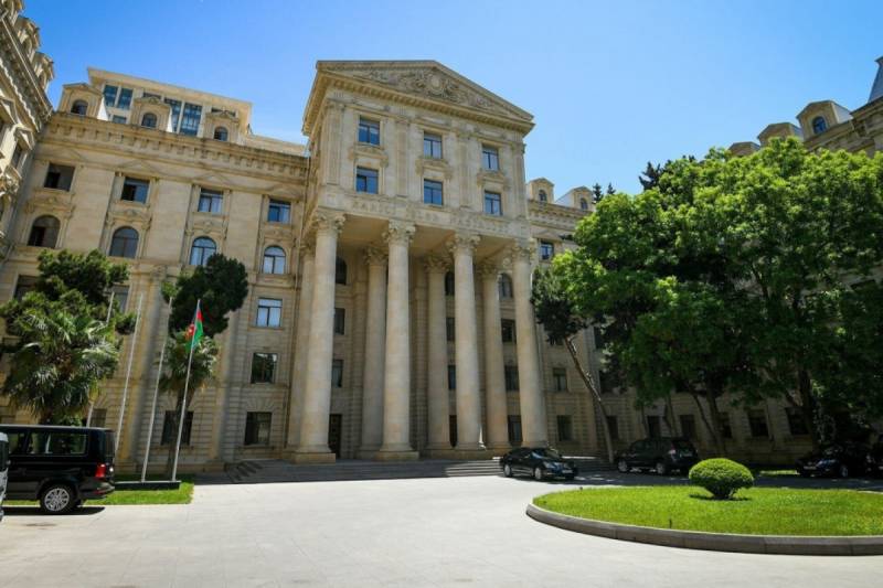 XİN Azərbaycan xalqını Müstəqillik Günü münasibətilə təbrik etdi