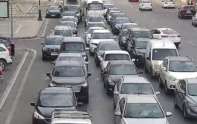 Bakının tıxaclı yolları - SİYAHI