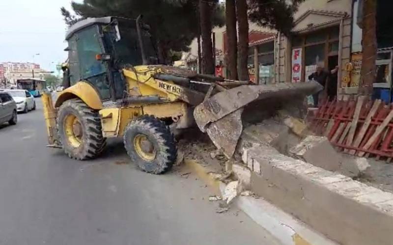 Sumqayıtda qanunsuz tikilən hasar söküldü - VİDEO