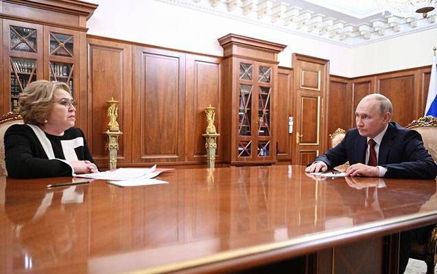 Putin onu təltif etdi 