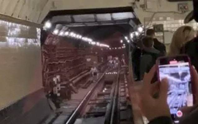 Rusiyada metroda tüstülənmə: Yaralılar var (VİDEO)