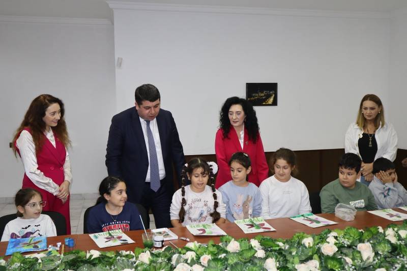 \"Zəfər Yolu\" adlı rəsm sərgisi ilə əlaqədar master klass təşkil olundu - FOTO